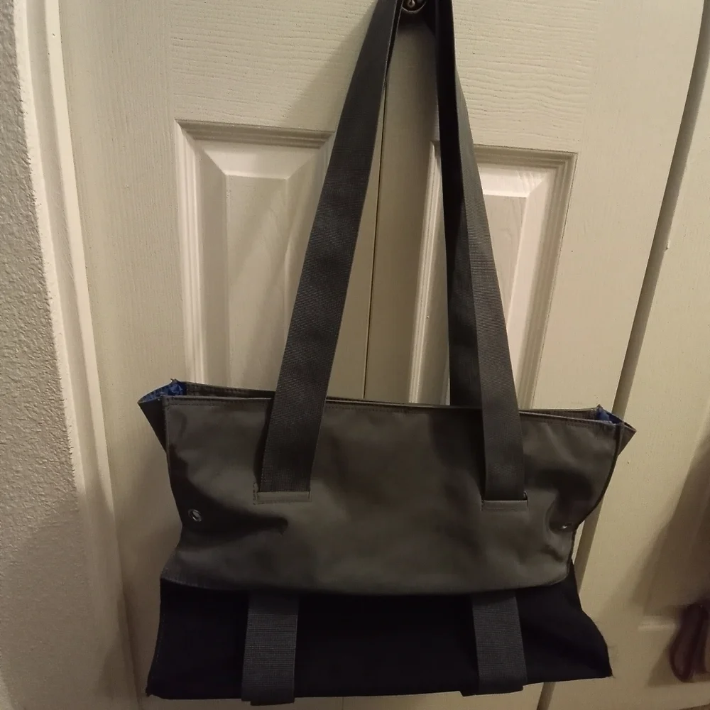 Nike Gray & Black Gym/Carry All Shoulder Bag